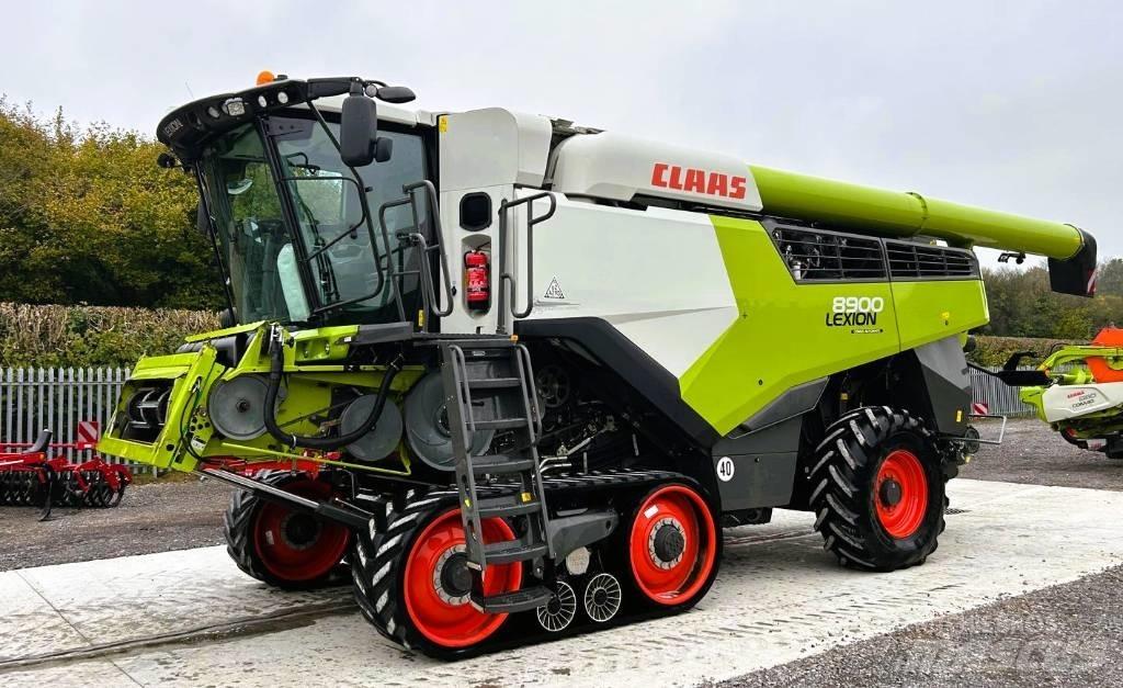 CLAAS Lexion 8900 TT Moissonneuse batteuse