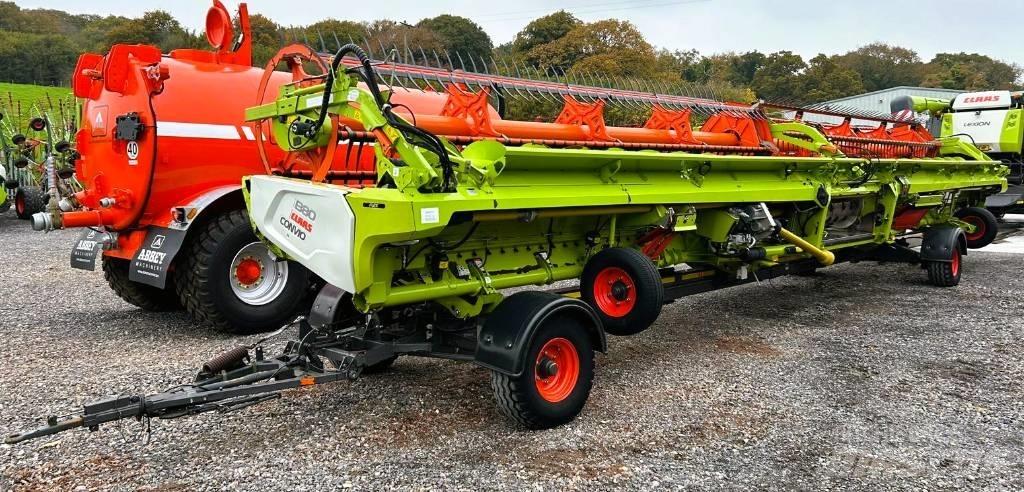 CLAAS Lexion 8900 TT Moissonneuse batteuse