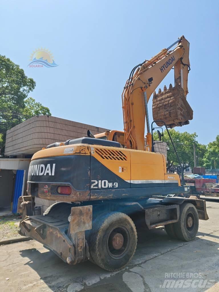 Hyundai R210W-9 Pelle sur pneus