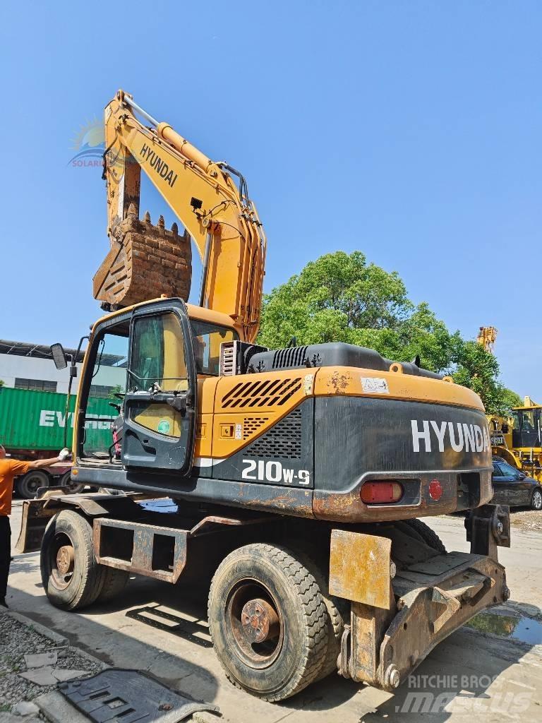 Hyundai R210W-9 Pelle sur pneus