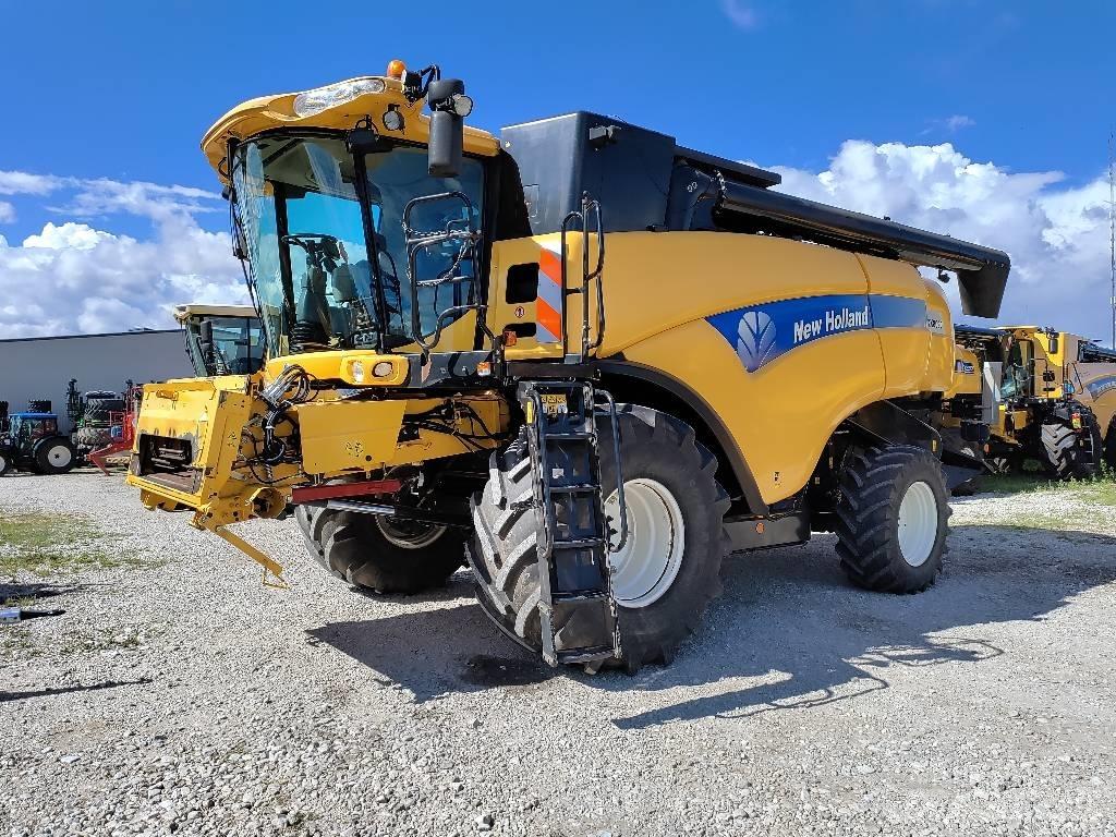 New Holland CX 8090 Moissonneuse batteuse