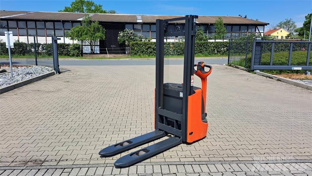 Linde L12- BR1172 Gerbeur accompagnant