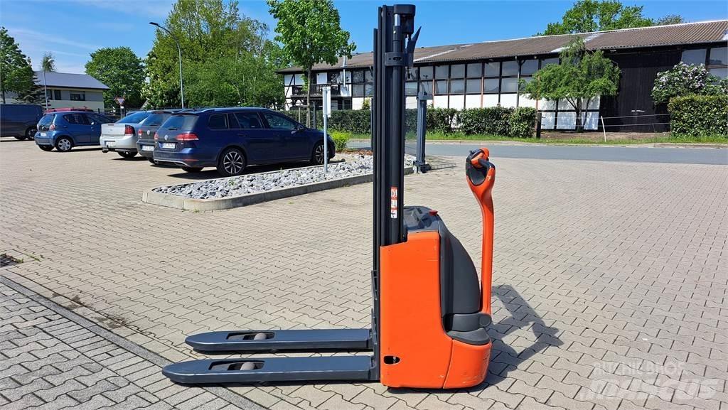 Linde L12- BR1172 Gerbeur accompagnant