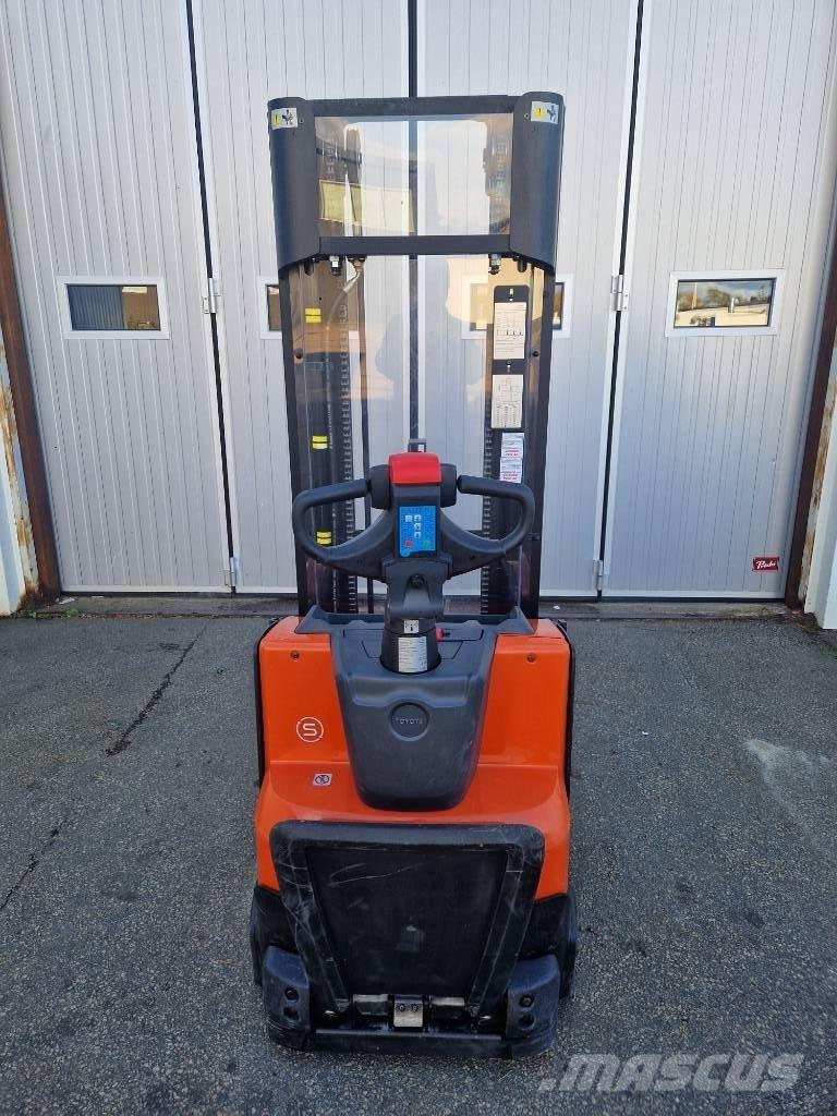 BT SWE 120 L.  57 tim Gerbeur accompagnant