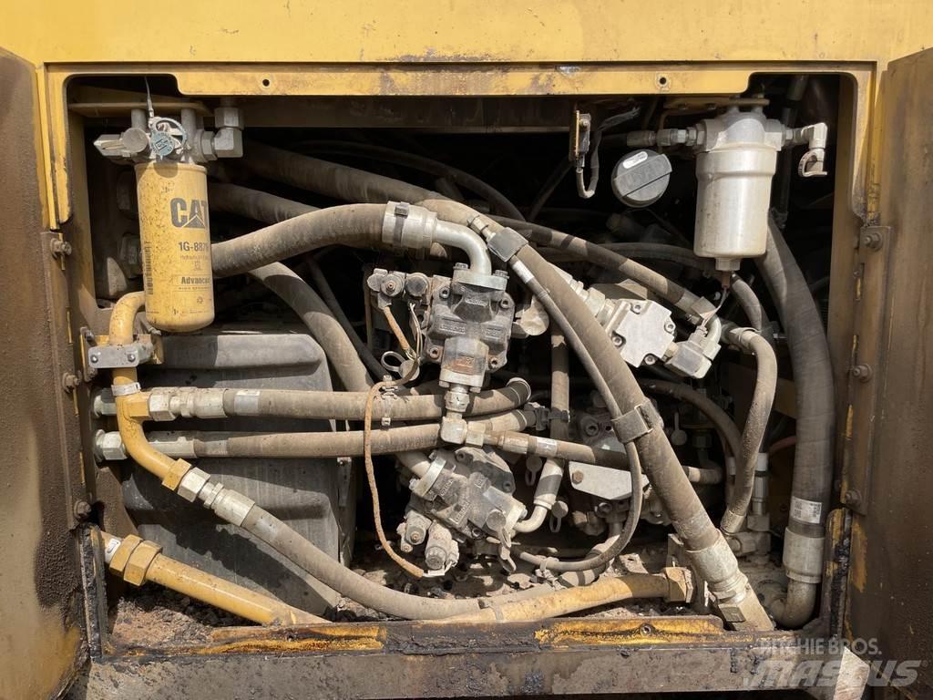CAT AP555F Finisseur