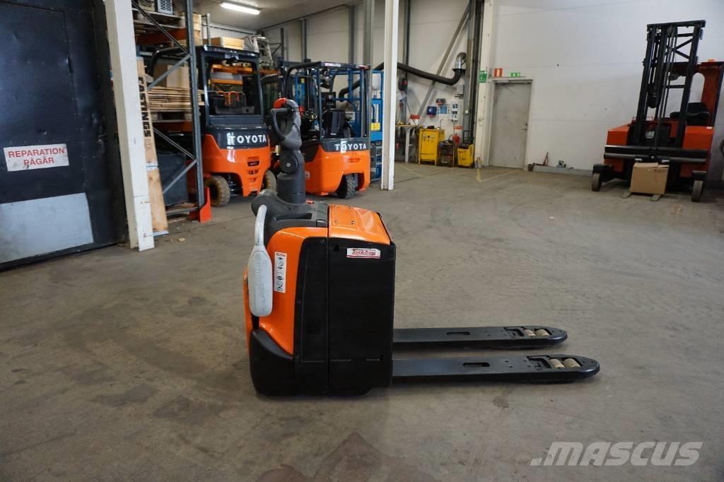 Toyota LPE220 Transpalette accompagnant porté debout