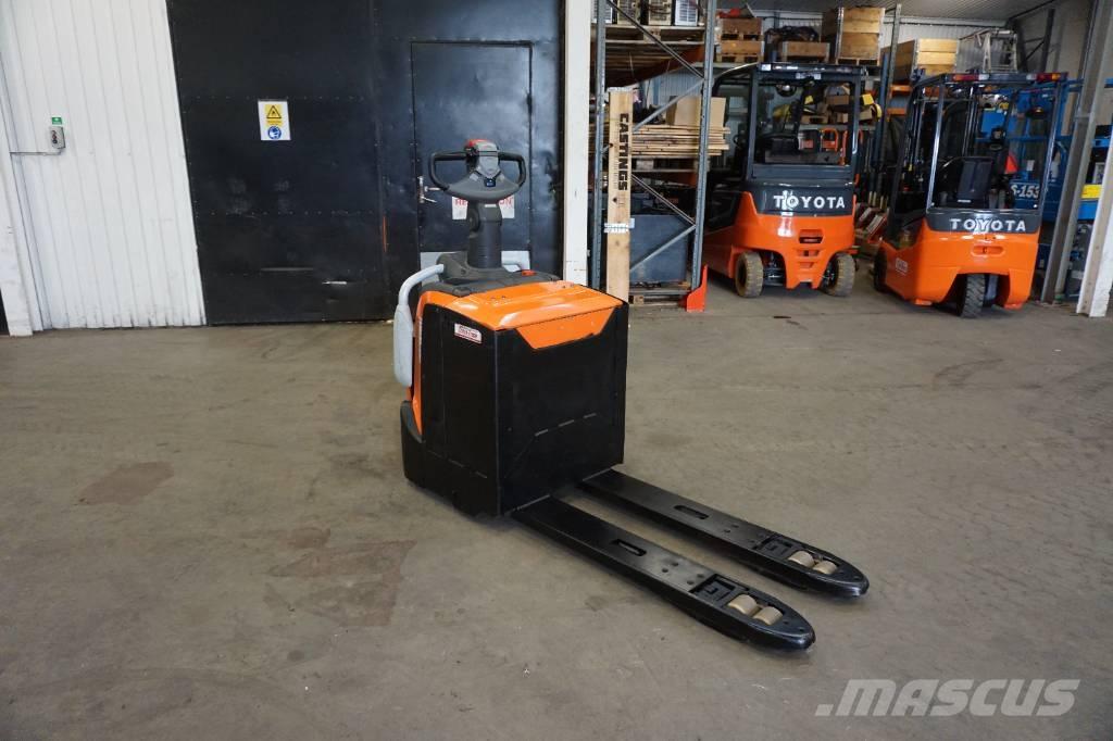 Toyota LPE220 Transpalette accompagnant porté debout