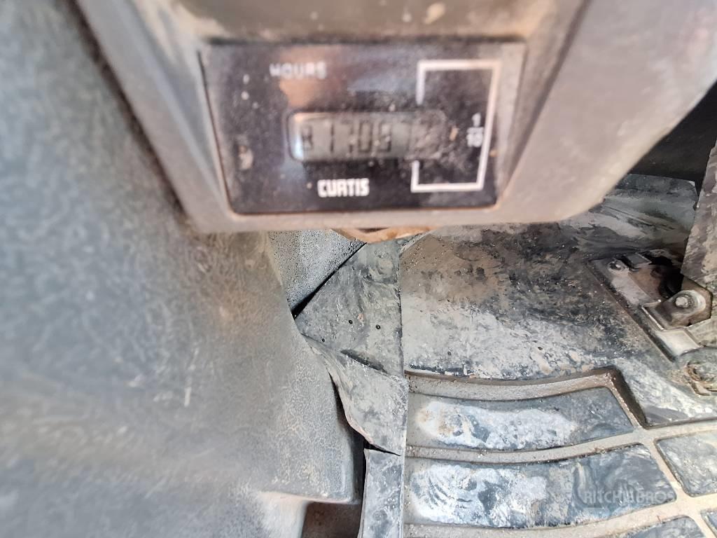 Doosan DL 300 Chargeuse sur pneus