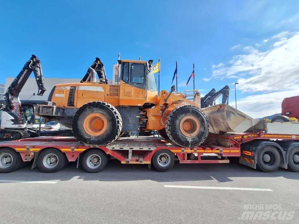 Doosan DL 300 Chargeuse sur pneus