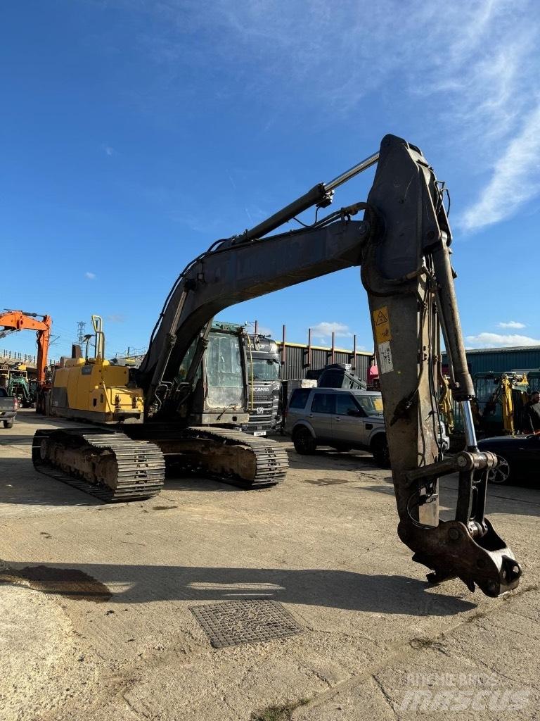 Volvo EC 220 DL Pelle sur chenilles