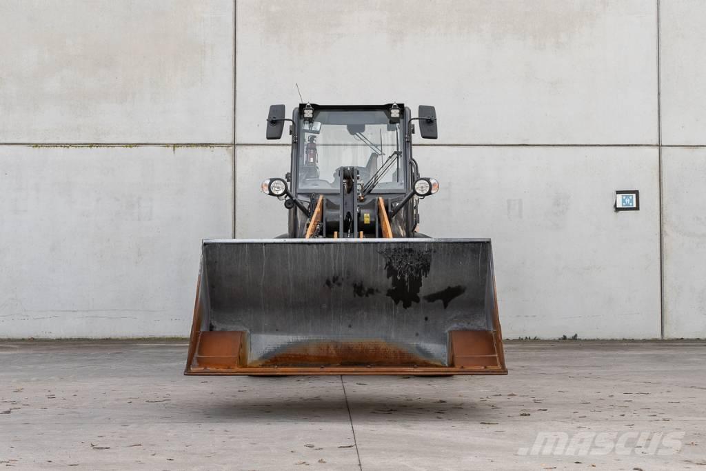 CASE 321 F Chargeuse sur pneus