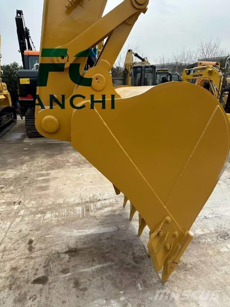 CAT 325 D Pelle sur chenilles