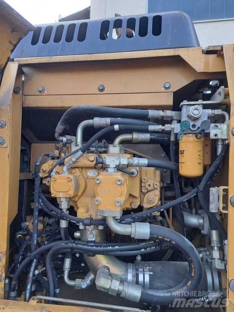 CAT 319 C LN Pelle sur chenilles