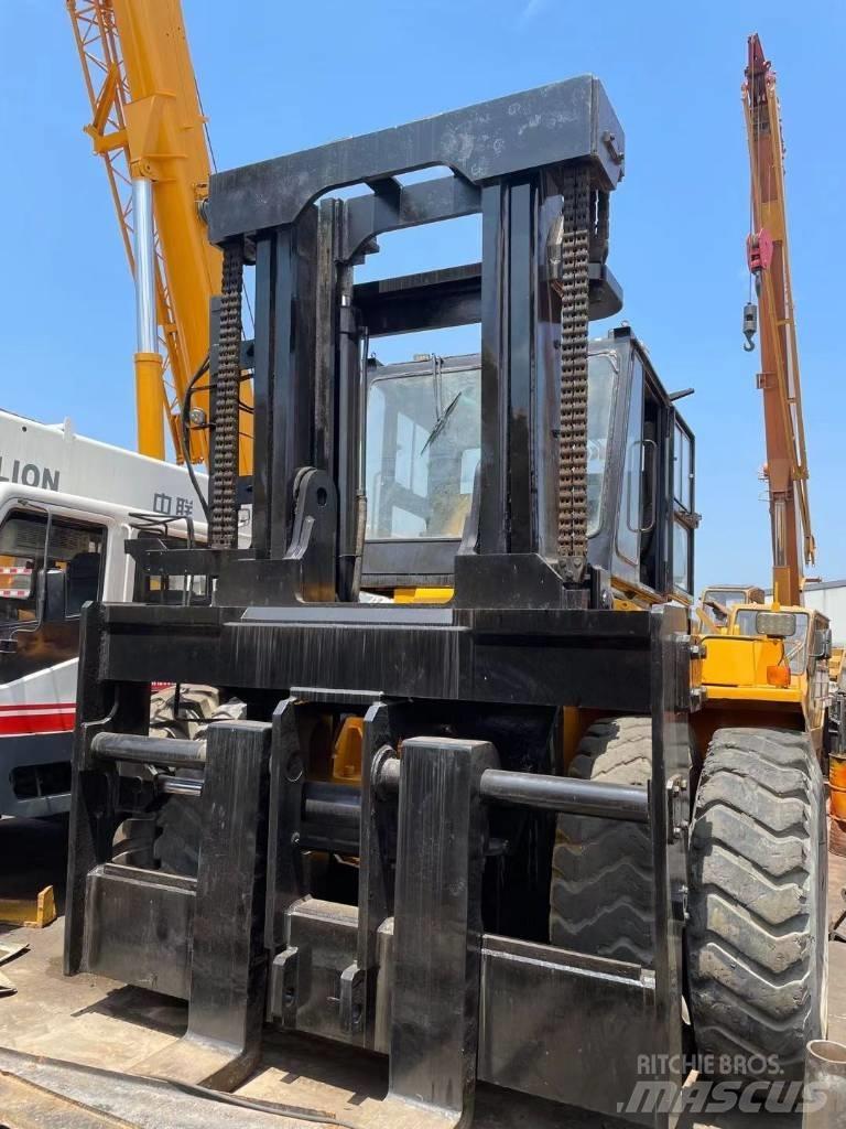 Komatsu 30 Ton Chariots diesel