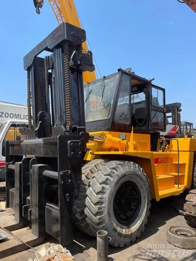 Komatsu 30 Ton Chariots diesel