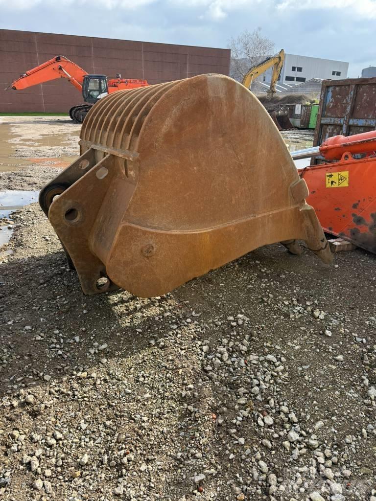Hitachi ZX690 LCR - 6 Pelle sur chenilles