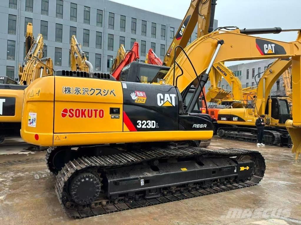 CAT 323 D Pelle sur chenilles