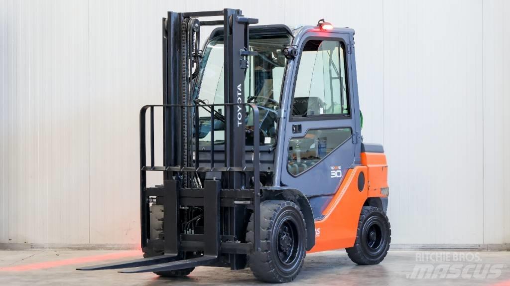 Toyota 02-8 FGF 30 Chariots GPL