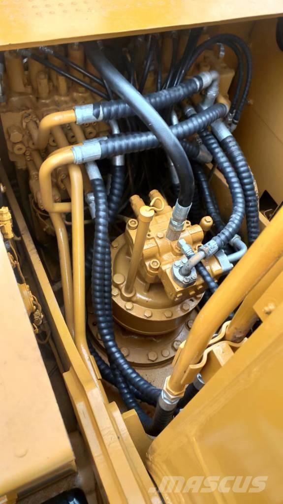 CAT 320D2 Pelle sur chenilles