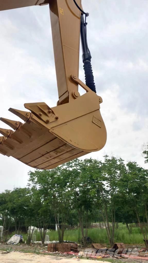 CAT 320D2 Pelle sur chenilles