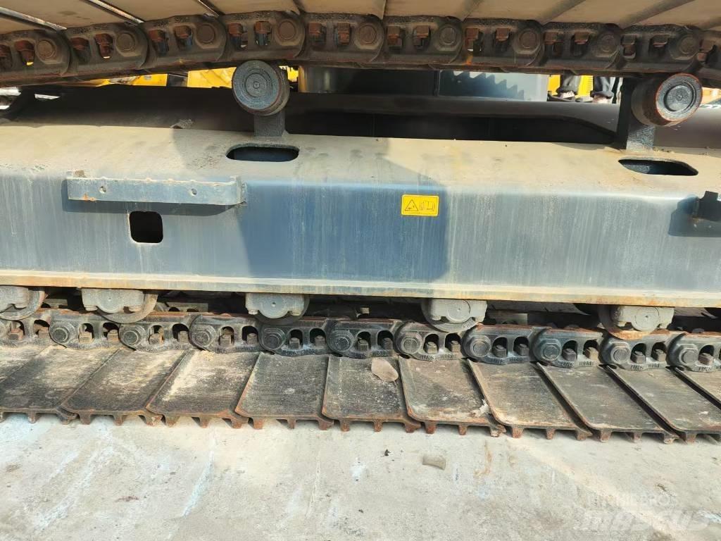 Kobelco SK200D Pelle sur chenilles
