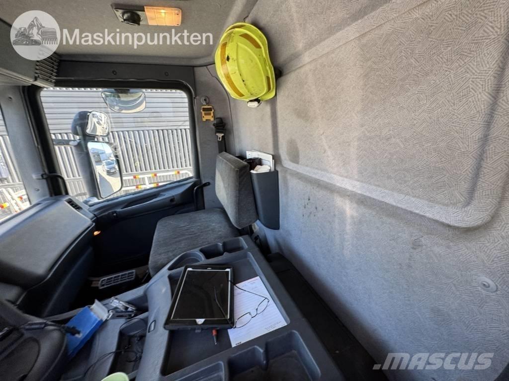 Scania P 94 D Camion dépannage