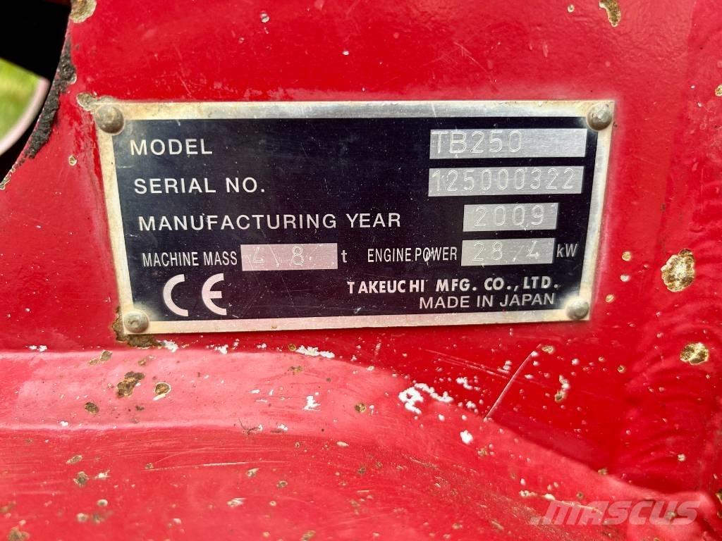 Takeuchi TB 250 Mini pelle < 7t