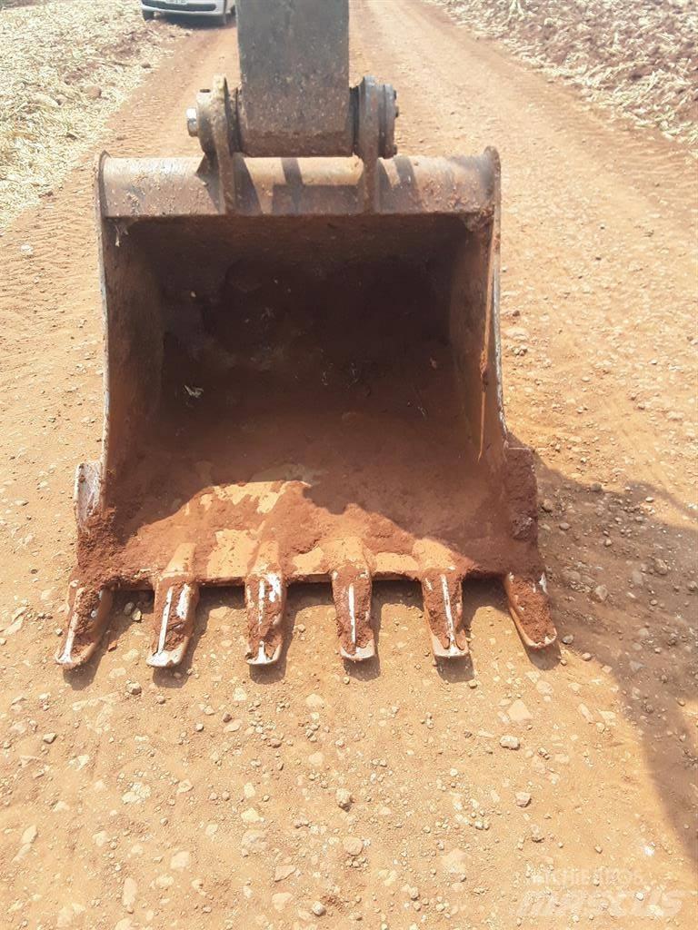 CAT 318D2L Pelle sur chenilles