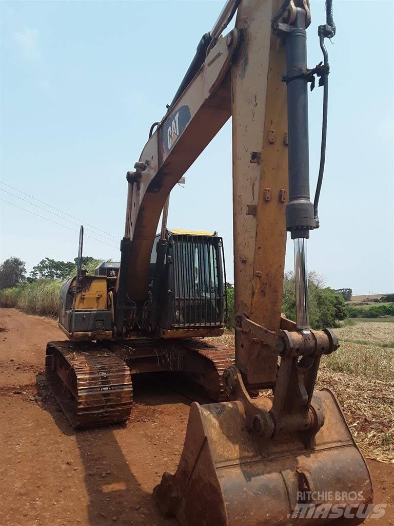 CAT 318D2L Pelle sur chenilles