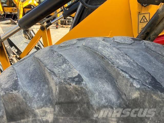 JCB 4CX AEC Tractopelle