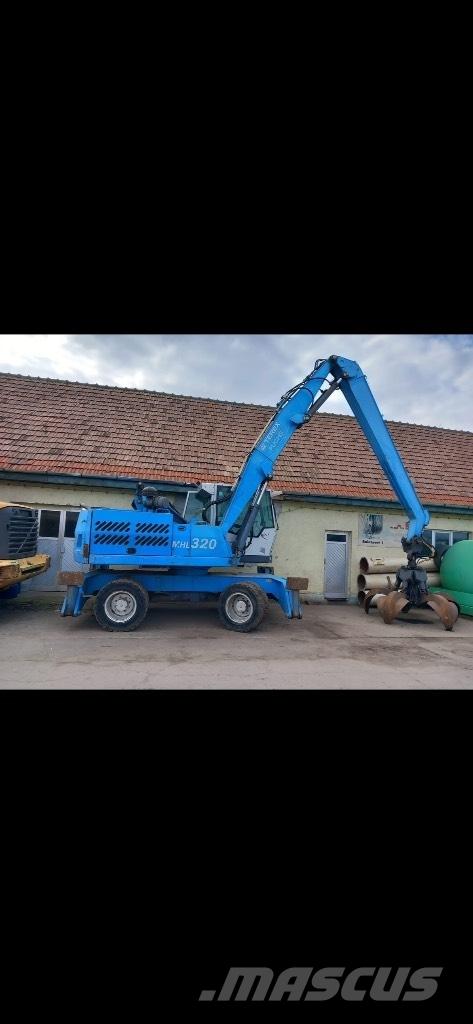 Fuchs MHL 320 Pelle sur pneus