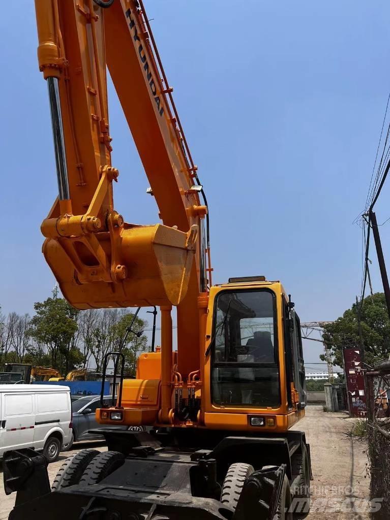Hyundai 210W-7 Pelle sur pneus