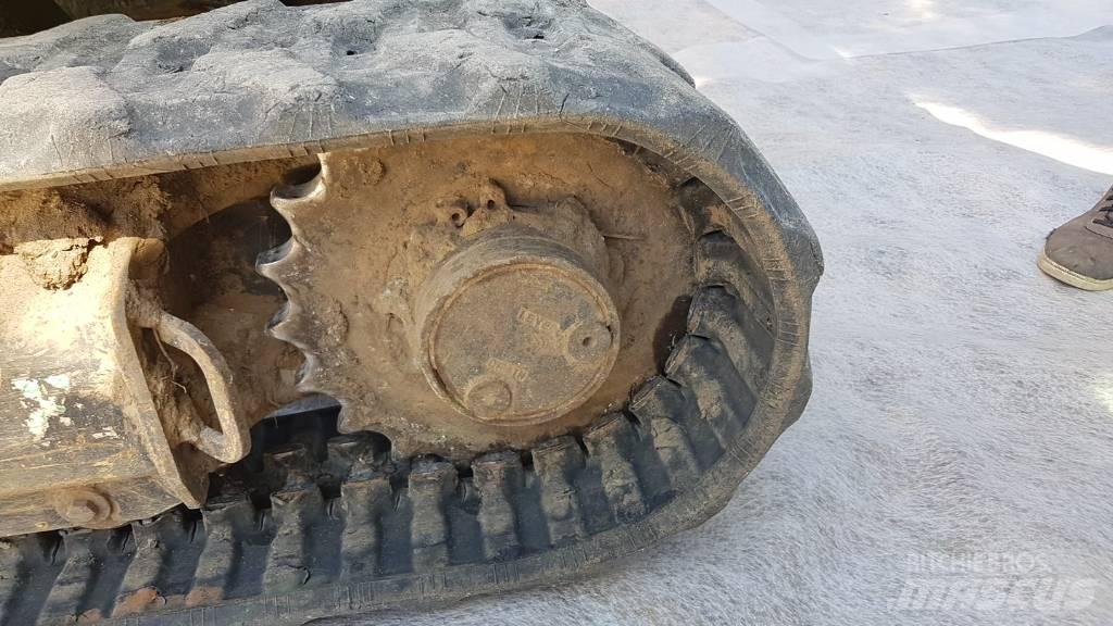 Komatsu PC24MR-5 Mini pelle < 7t