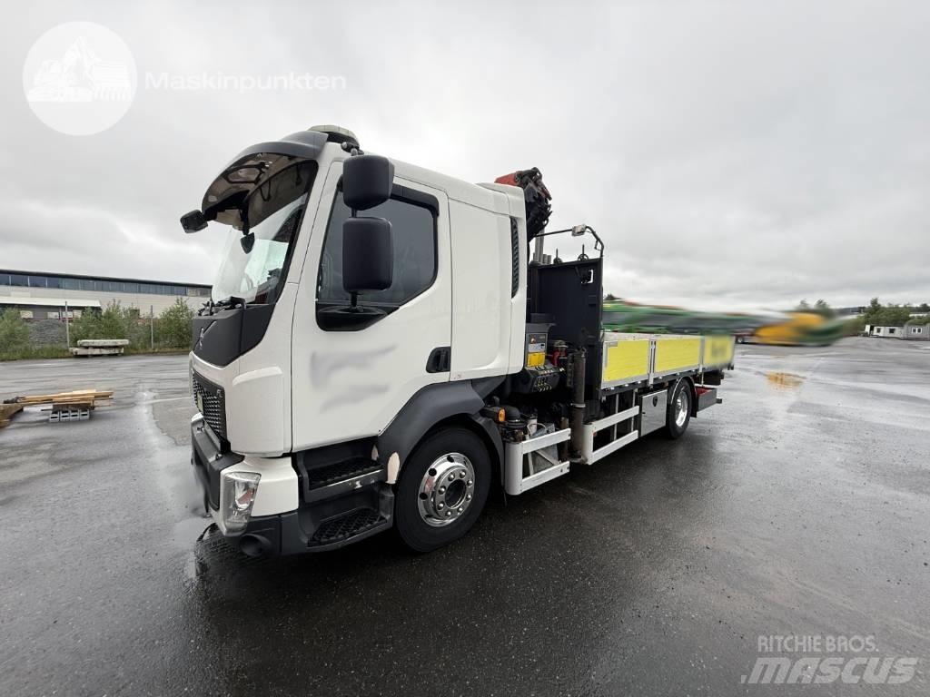 Volvo FL 260 Camion plateau ridelle avec grue