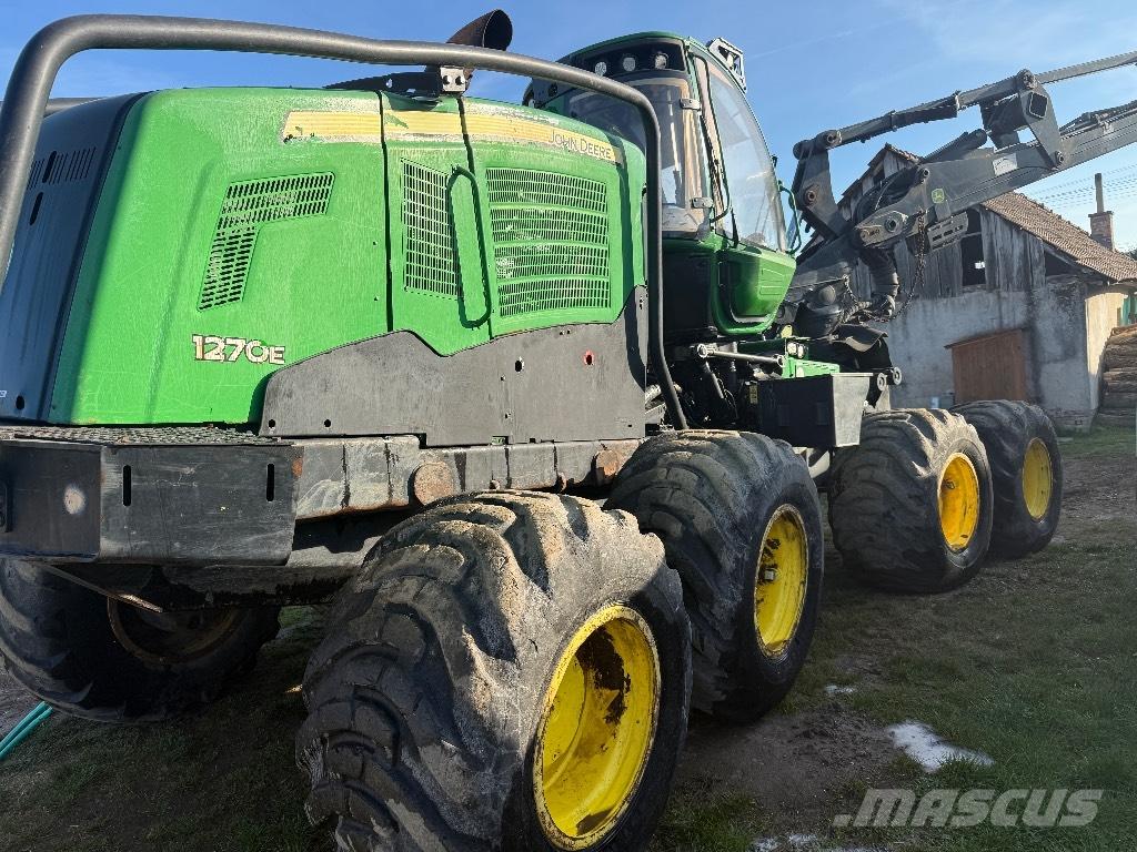John Deere 1270 E Abatteuse