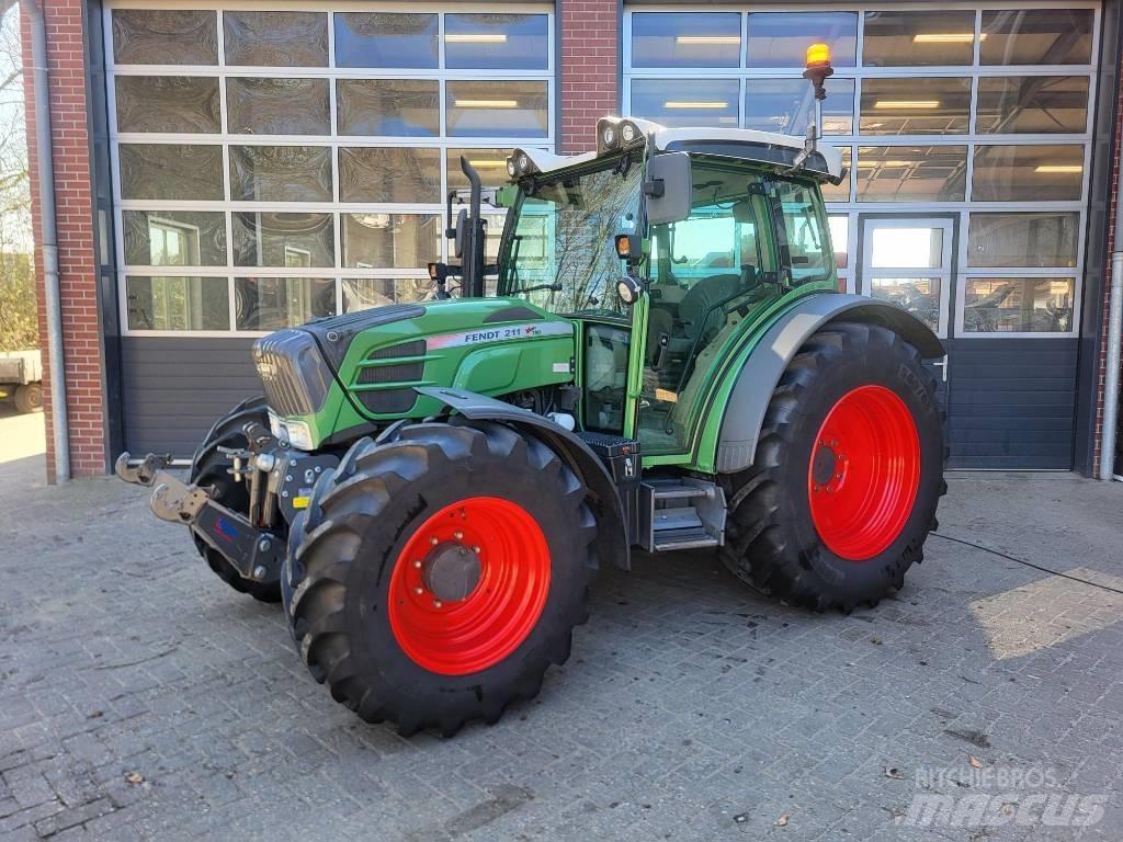 Fendt 211 Vario TMS Tracteur