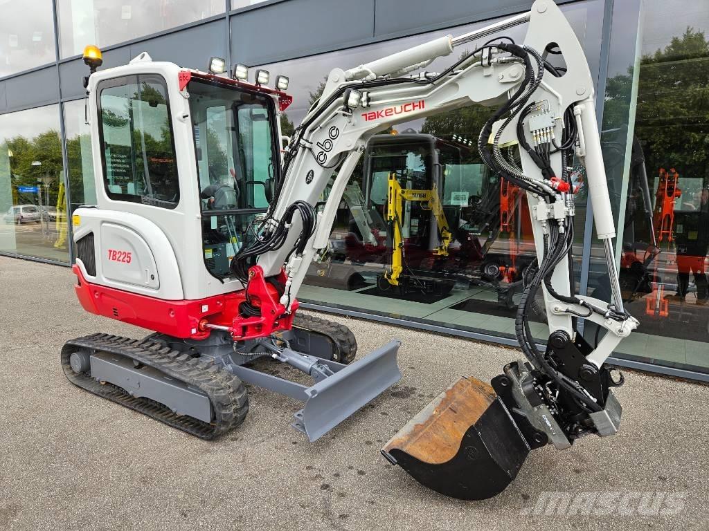 Takeuchi TB 225 Mini pelle < 7t