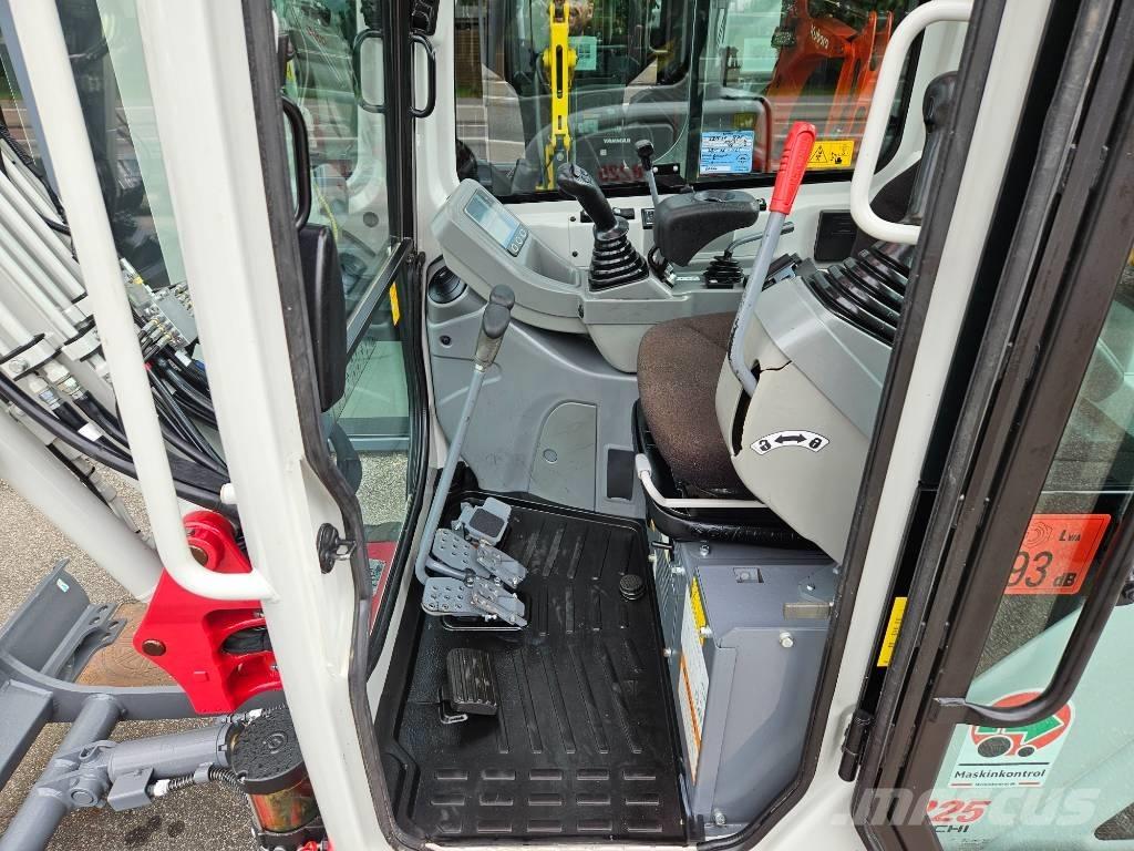 Takeuchi TB 225 Mini pelle < 7t