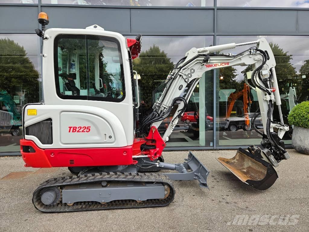Takeuchi TB 225 Mini pelle < 7t