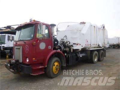 Volvo WX64 Camion poubelle