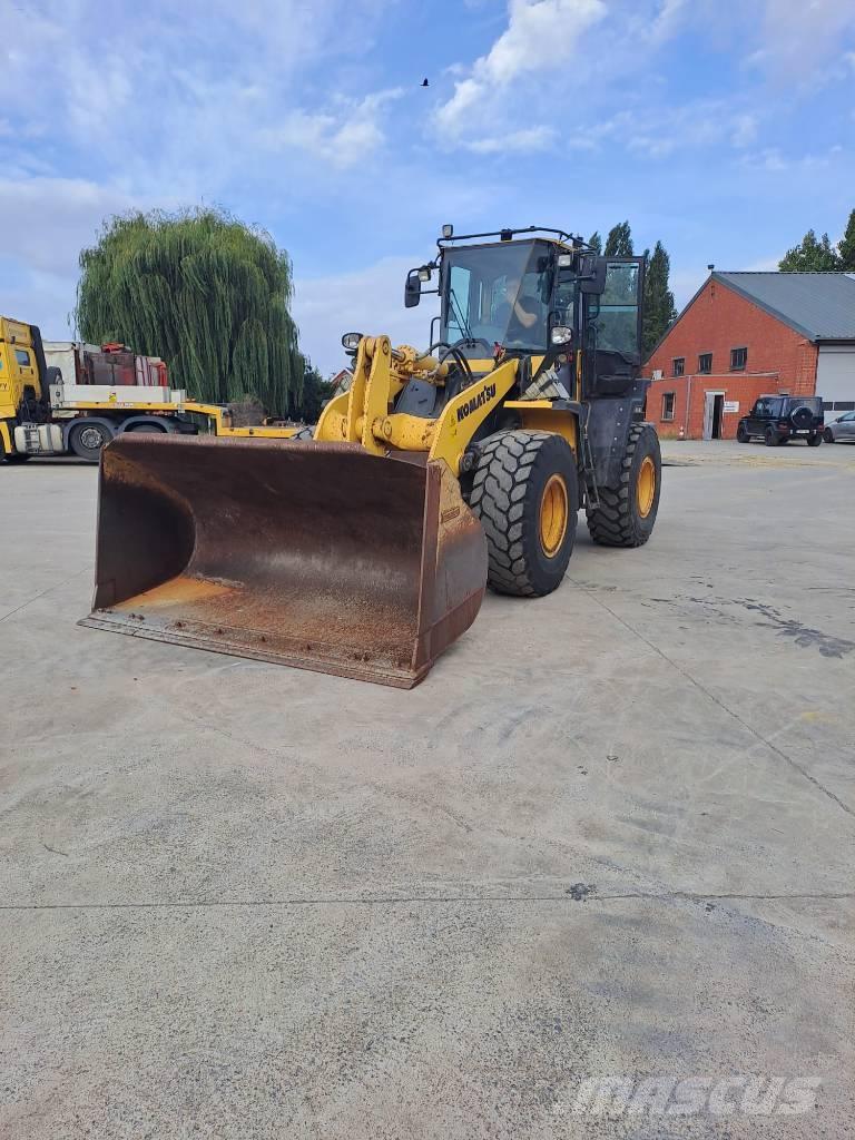 Komatsu WA 320-6 Chargeuse sur pneus