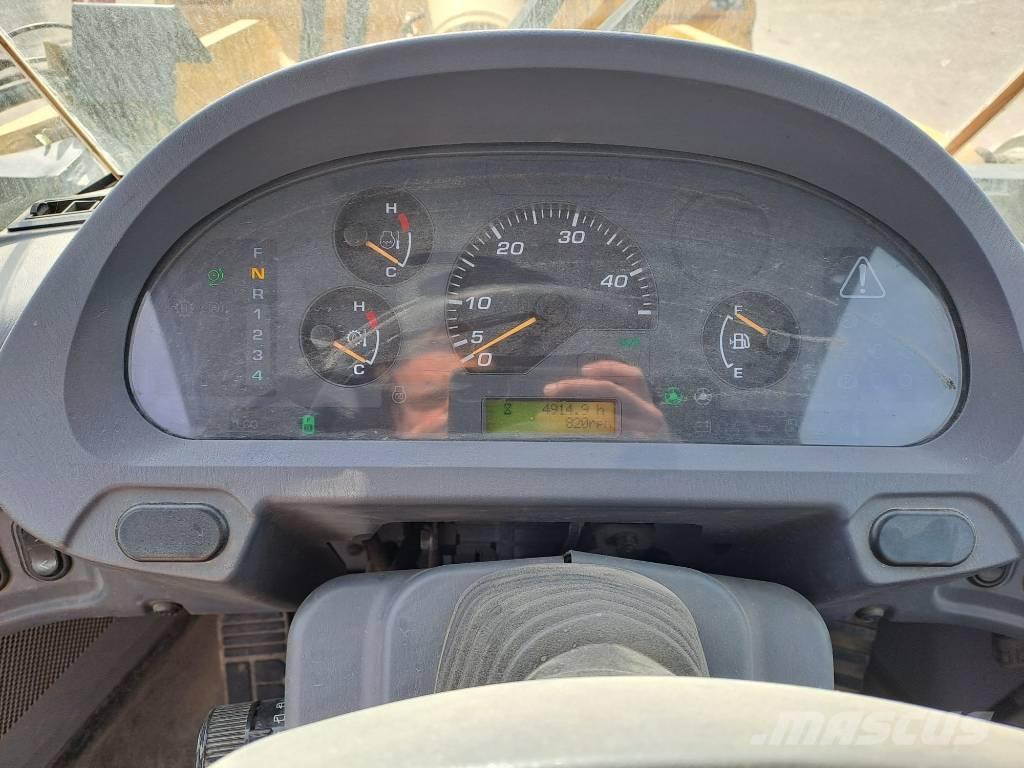 Komatsu WA 320-6 Chargeuse sur pneus