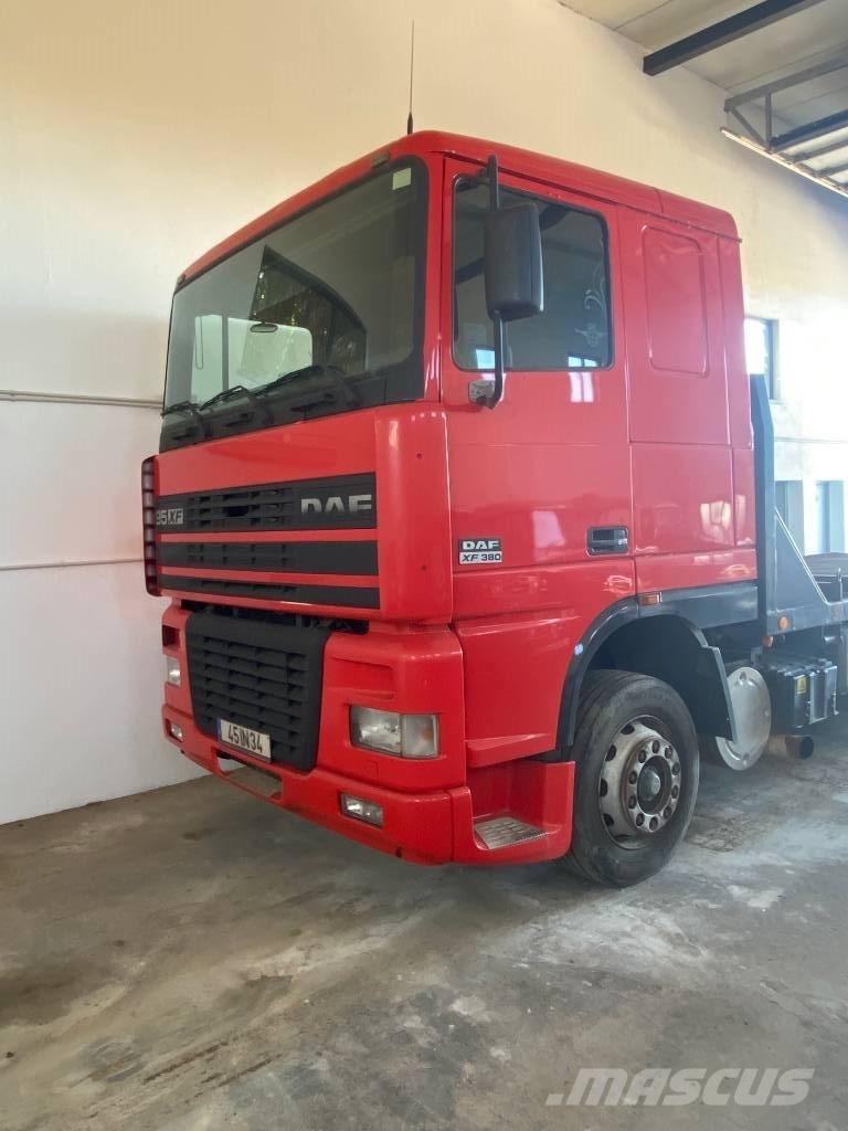 DAF XF 95.380 Camion plateau