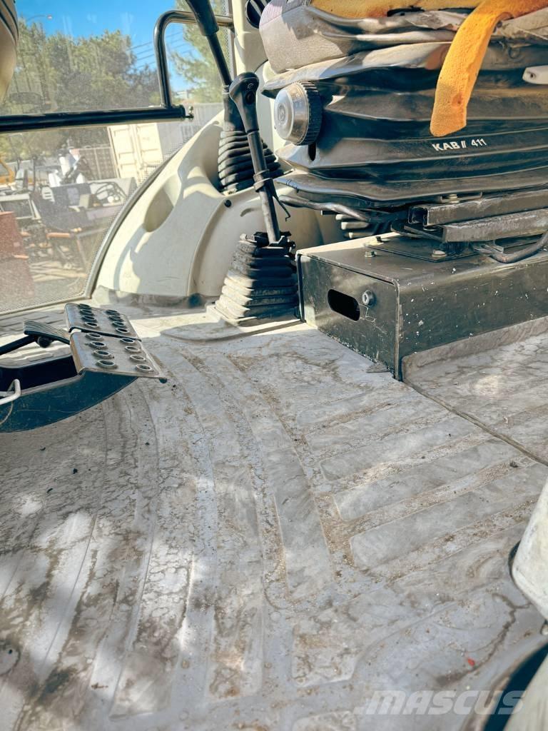 Komatsu WB 140-2N Tractopelle