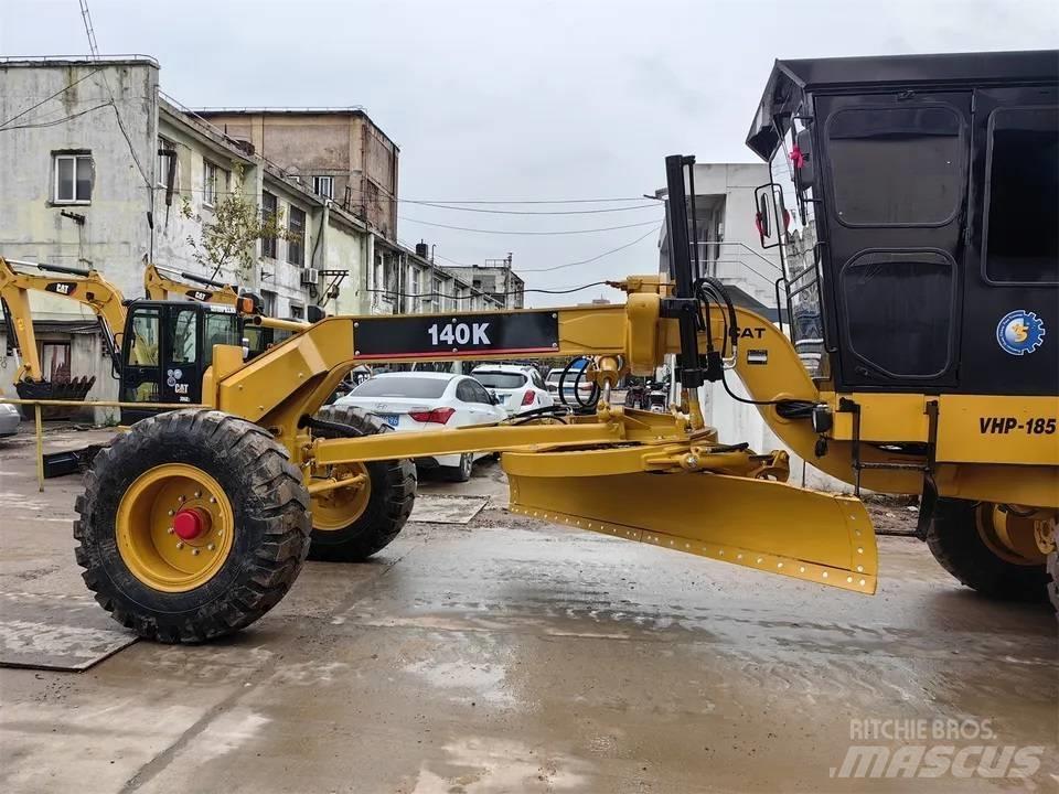 CAT 140K Niveleuse