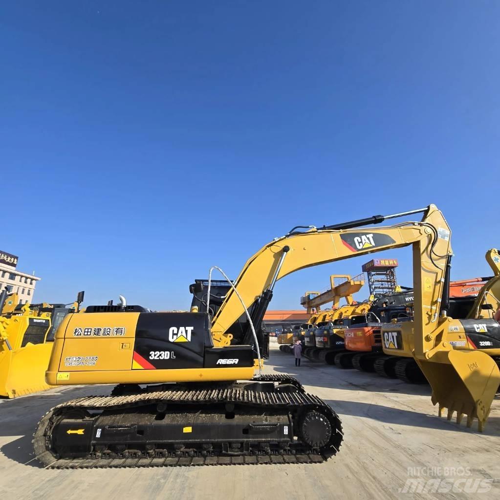CAT 323 D L Mini pelle 7t-12t