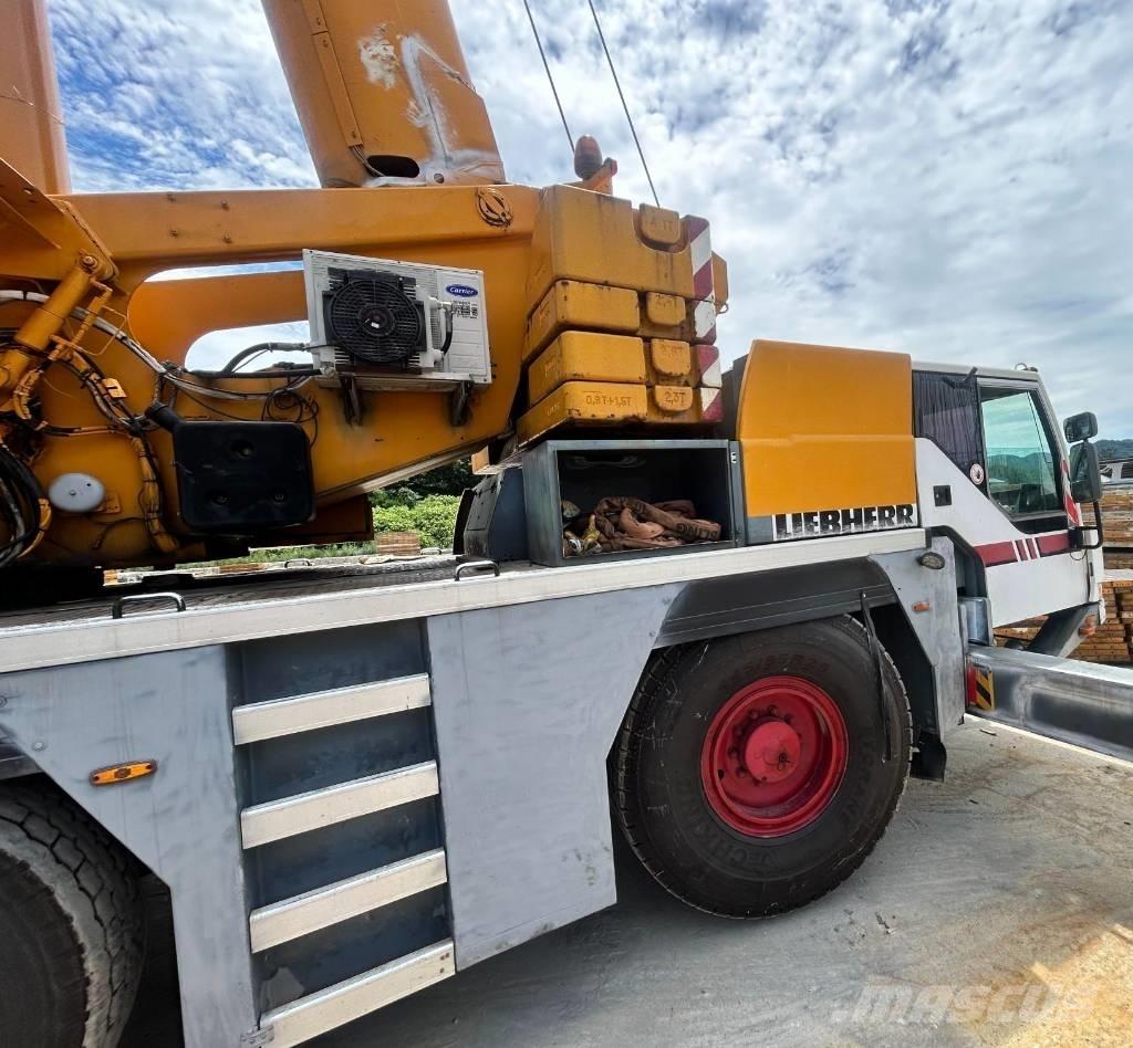 Liebherr LTM 1055 Grues tout terrain