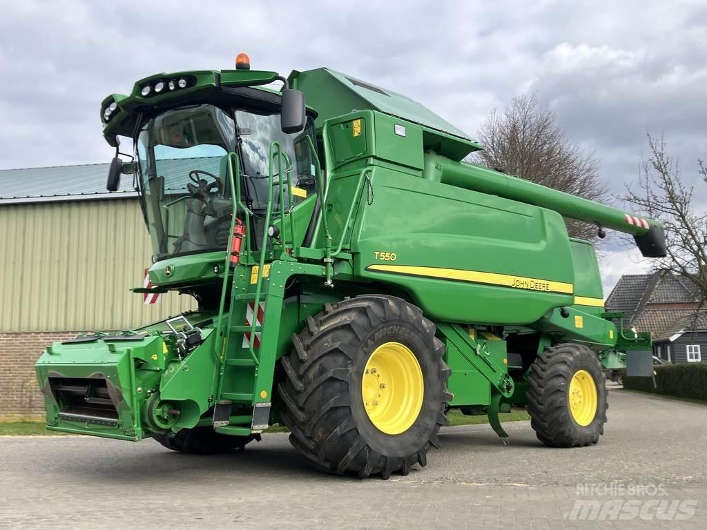 John Deere T550 Moissonneuse batteuse