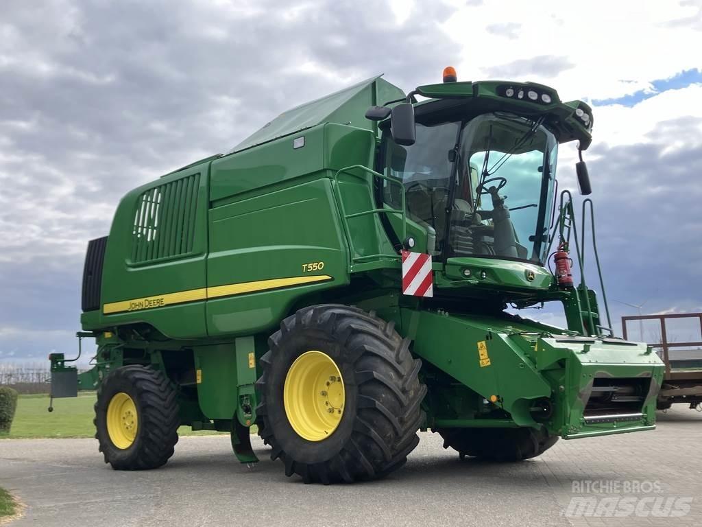 John Deere T550 Moissonneuse batteuse