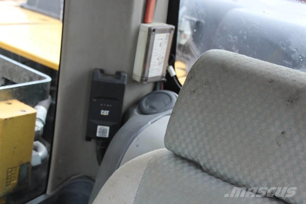 CAT 319 D L Pelle sur chenilles